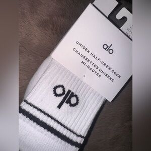 Brand new Alo yoga half crew